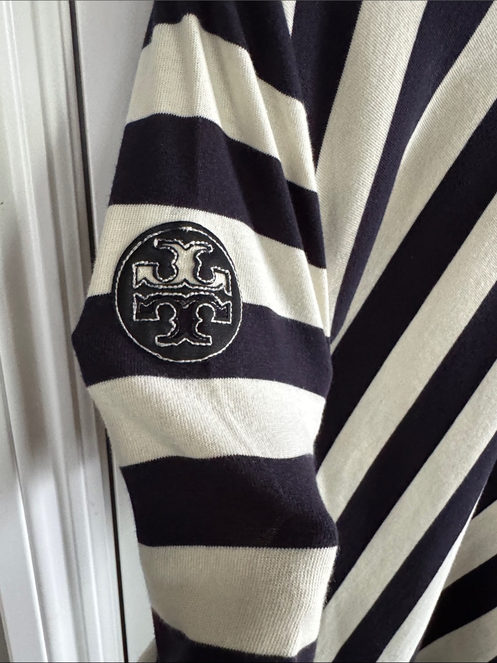 🤍💙Tory Burch Navy & White Diagonal Stripe Tee size M - Picture 9 of 14